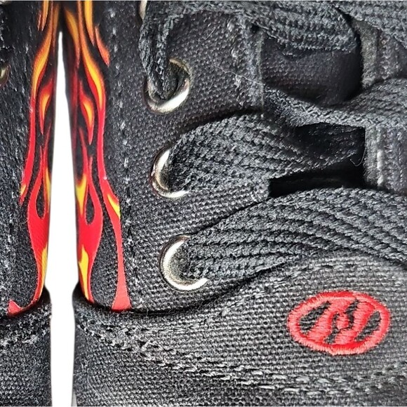 Heelys Pro 20 Print Black Red Flames Sz 4 Retro, Skater, Fun Sneaker with Wheels - Picture 6 of 9